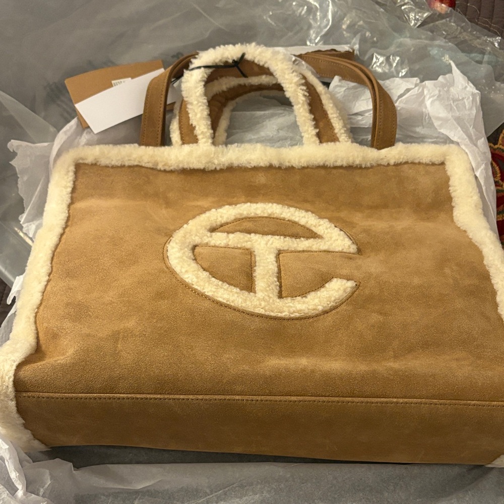 UGG x Telfar Brown Shearling Bag Medium BNWT - Picture 4 of 8